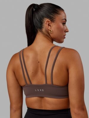 Model-Vantage-Sports-Bra-Peppercorn-4.jpg